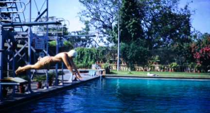 Eloise diving in the Colombo swimming pool